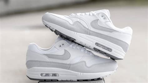 nike air max 1 grijs wit zwart|air max 1 shirt.